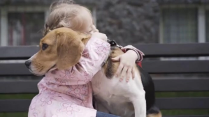Baby Girl Love Animal Dog YouTube-Kanal-Coverfoto template