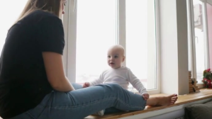 baby sitting flayer Miniatura di YouTube template