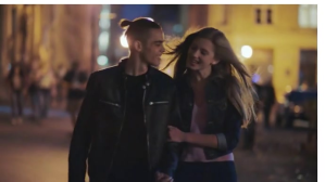Black Couple Walking at Night Coverfoto til YouTube-kanal Template