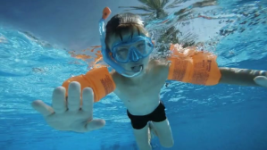 Child Swiming Traning Foto de Portada de Canal de YouTube template