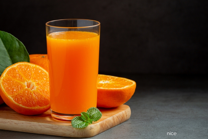 fresh-orange-juice-glass-dark-background โปสเตอร์ template