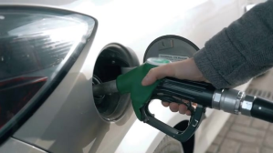 Cinzento gas station filling gas in car video Miniatura di YouTube Template