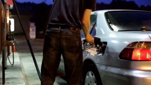 Preto Getting oil in the car at the petrol pump Miniatura di YouTube Template