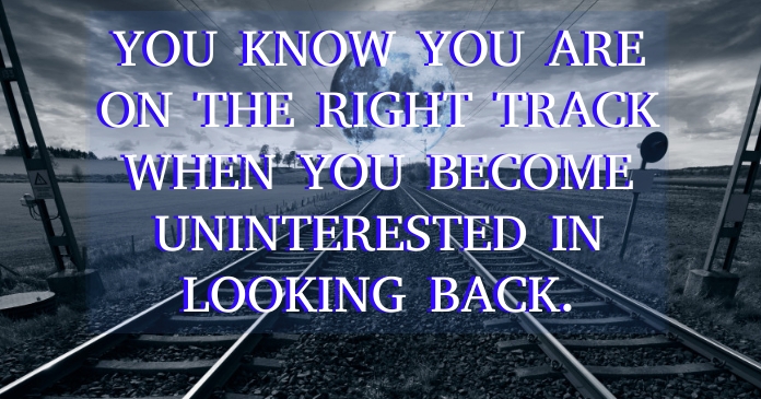 LOOKING BACK QUOTE TEMPLATE Immagine condivisa di Facebook