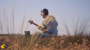 Man playing guitar YouTube-miniature template