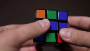 man solving Rubik's Cube YouTube-miniature template