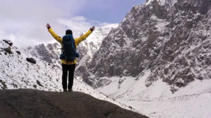 Пурпурный Adventure and Travel Isithombe Sekhava Yeshaneli ye-YouTube Template
