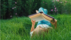 Reading the books YouTube-miniature template