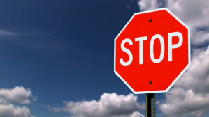 Grijs Traffic Sign Coverfoto til YouTube-kanal Template