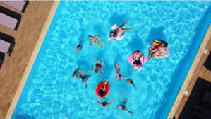 Swimming Party With Friend Coverfoto til YouTube-kanal template