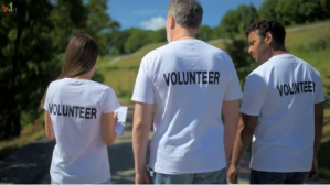 Volunteering together as a group YouTube-miniature template