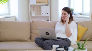 Grijs Women working on laptop in home video YouTube Thumbnail Template
